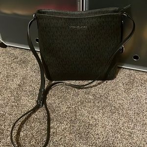 Gorgeous Micheal Kors Crossbody Large Satchel